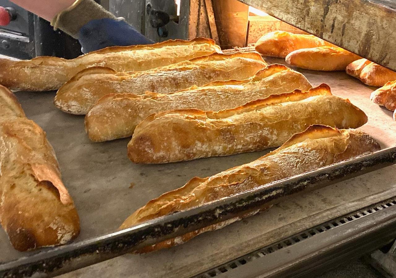 Depot de pain avec banette 